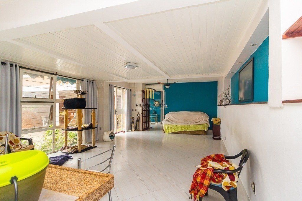 Casa para Venda - 350m², 3 dormitórios, sendo 2 suites, 5 vagas - Santo Antonio