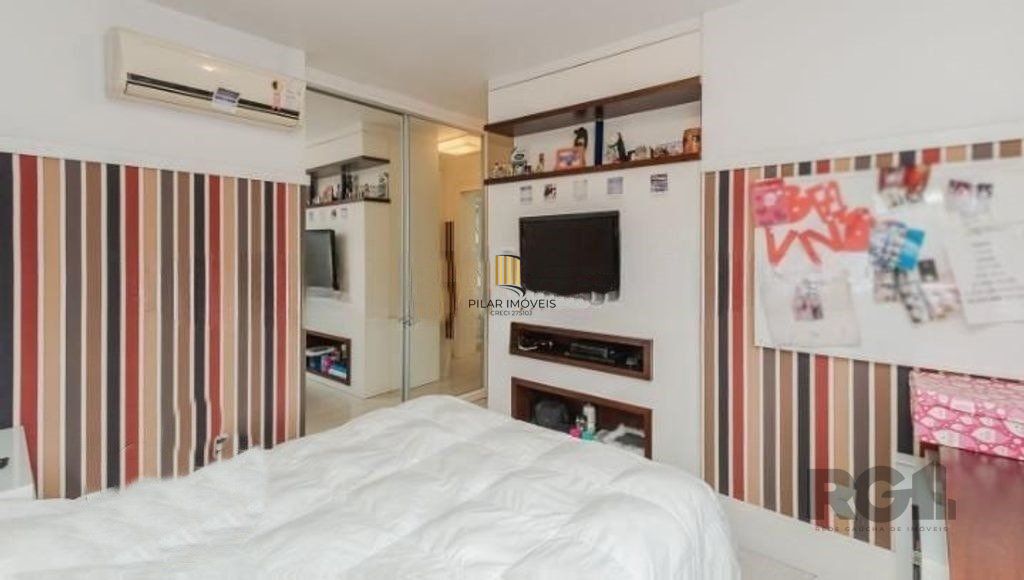 Casa de Condomínio 4 dormitórios no bairro Jardim Carvalho