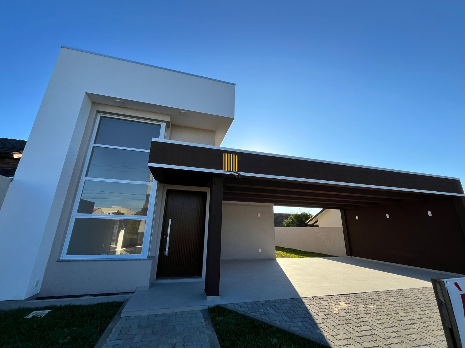 Casa de 3 Quartos de alto padrão, com excelente acabamento, perfeita para quem busca conforto, estilo e funcionalidade.