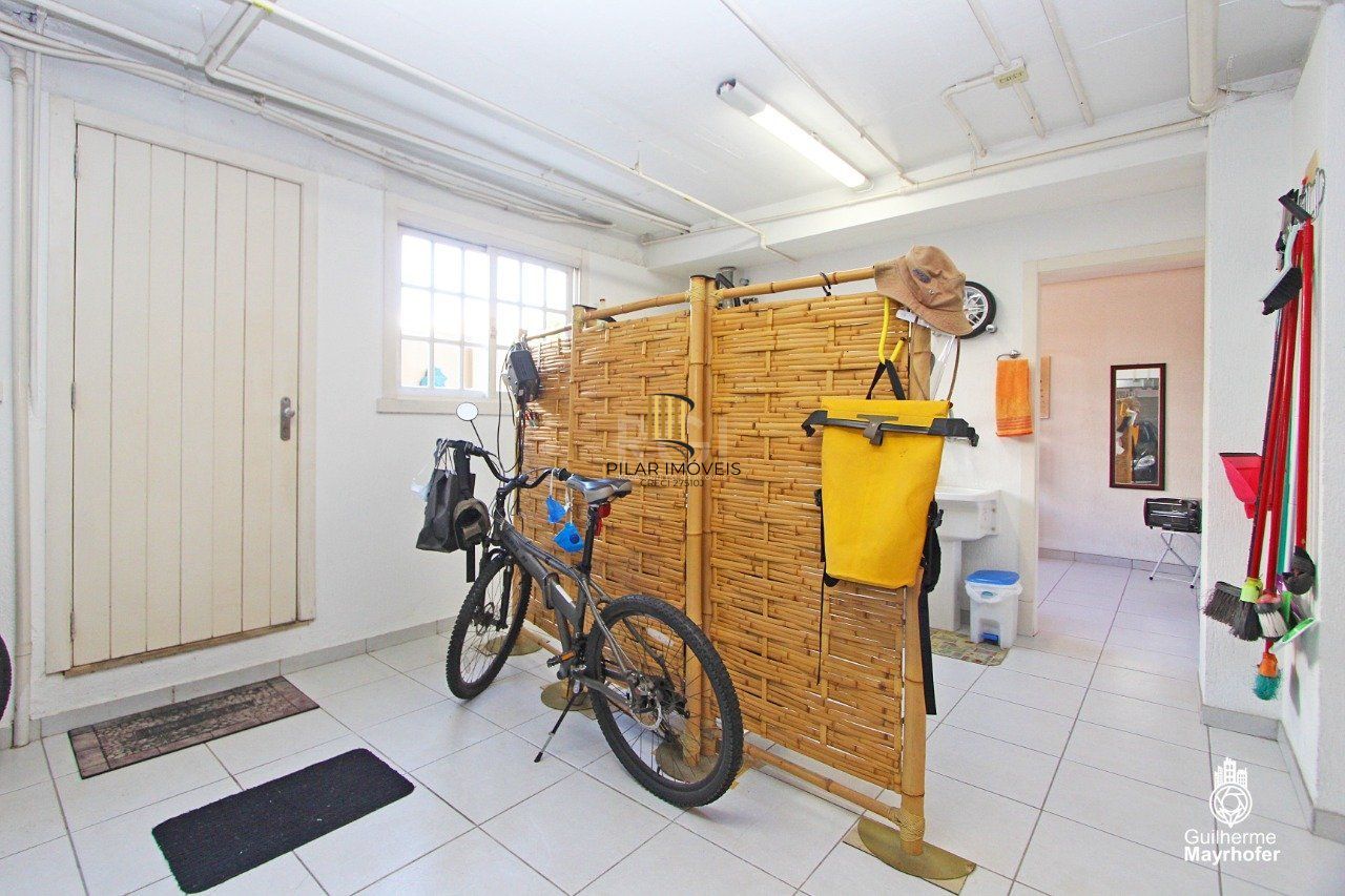 Casa Condominio para Venda - 380m², 2 dormitórios, sendo 2 suites, 3 vagas - Chácara das Pedras