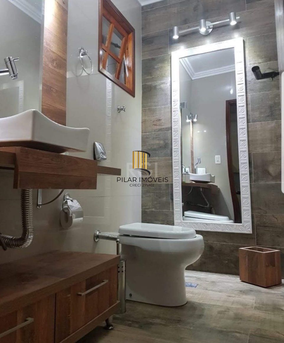 Casa para Venda - 239m², 3 dormitórios, sendo 1 suites, 2 vagas - Alto Petrópolis