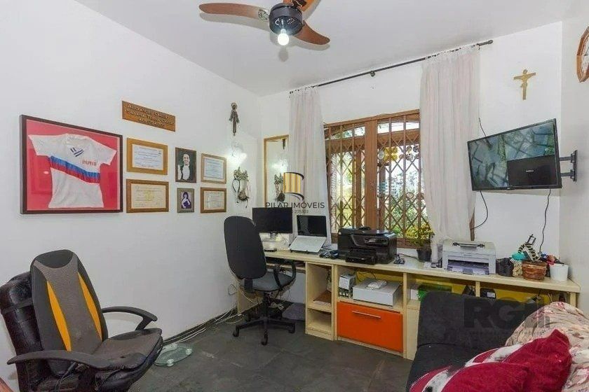 Casa 4 dormitórios no bairro Passo da Areia