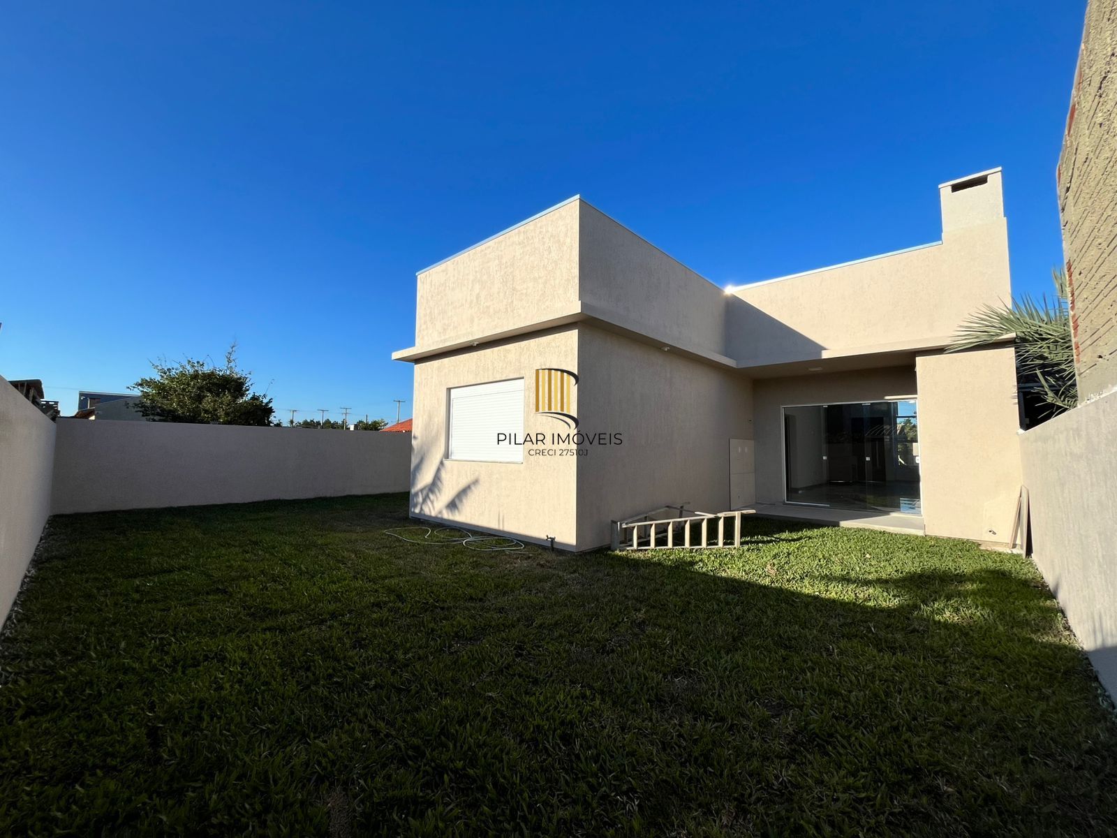 Casa de 3 Quartos de alto padrão, com excelente acabamento, perfeita para quem busca conforto, estilo e funcionalidade.