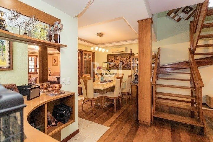 Casa para Venda - 304m², 4 dormitórios, sendo 1 suites, 3 vagas - Jardim Lindóia