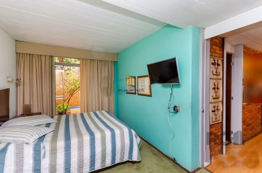 Casa 4 Dormitório(s) Bairro Chácara das Pedras