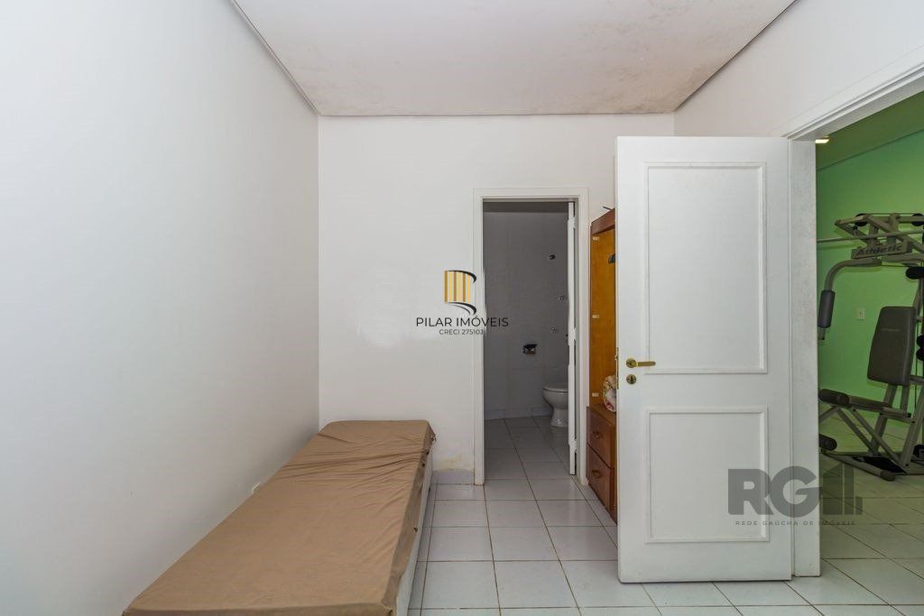 Casa 4 Dormitório(s) Bairro Glória