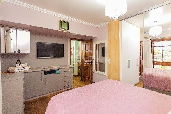 Casa para Venda - 304m², 4 dormitórios, sendo 1 suites, 3 vagas - Jardim Lindóia