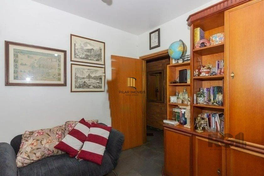 Casa 4 dormitórios no bairro Passo da Areia