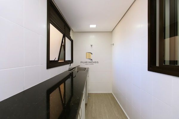 LINDO APARTAMENTO NO MENINO DEUS com 116 M PRIVATIVOS ANDAR ALTO, 3 DORMITÓRIOS COM SUÍTE E 2 VAGAS INDIVIDUAIS ESCRITURADAS E COBERTAS