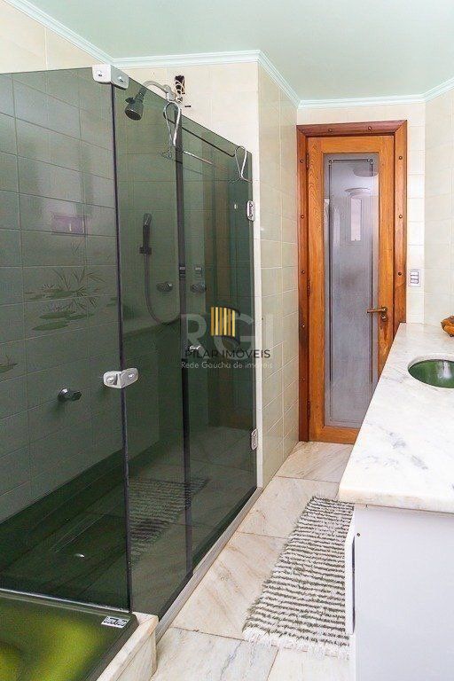 Casa para Venda - 350m², 3 dormitórios, sendo 2 suites, 5 vagas - Santo Antonio