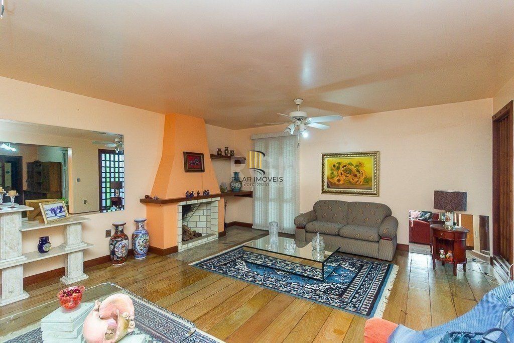 Casa para Venda - 350m², 3 dormitórios, sendo 2 suites, 5 vagas - Santo Antonio