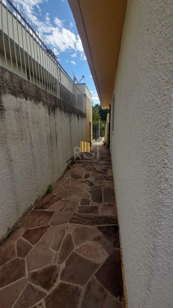 Casa para Venda - 250m², 3 dormitórios, sendo 1 suites, 3 vagas - Chácara das Pedras