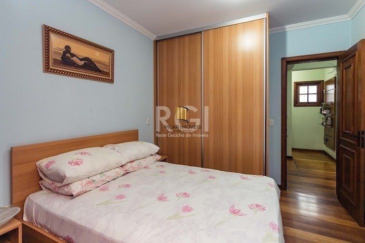 Casa para Venda - 304m², 4 dormitórios, sendo 1 suites, 3 vagas - Jardim Lindóia