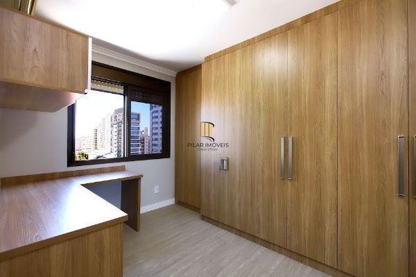 LINDO APARTAMENTO NO MENINO DEUS com 116 M PRIVATIVOS ANDAR ALTO, 3 DORMITÓRIOS COM SUÍTE E 2 VAGAS INDIVIDUAIS ESCRITURADAS E COBERTAS