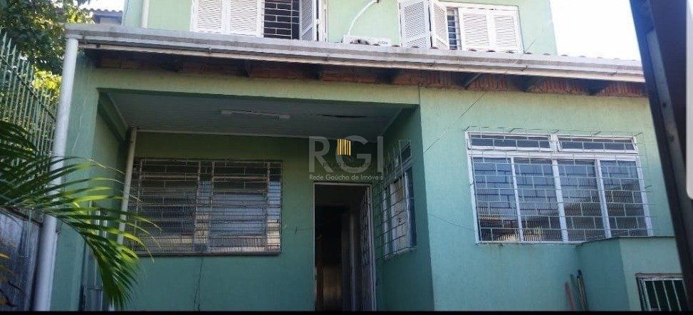 Casa para Venda - 239m², 3 dormitórios, sendo 1 suites, 2 vagas - Alto Petrópolis