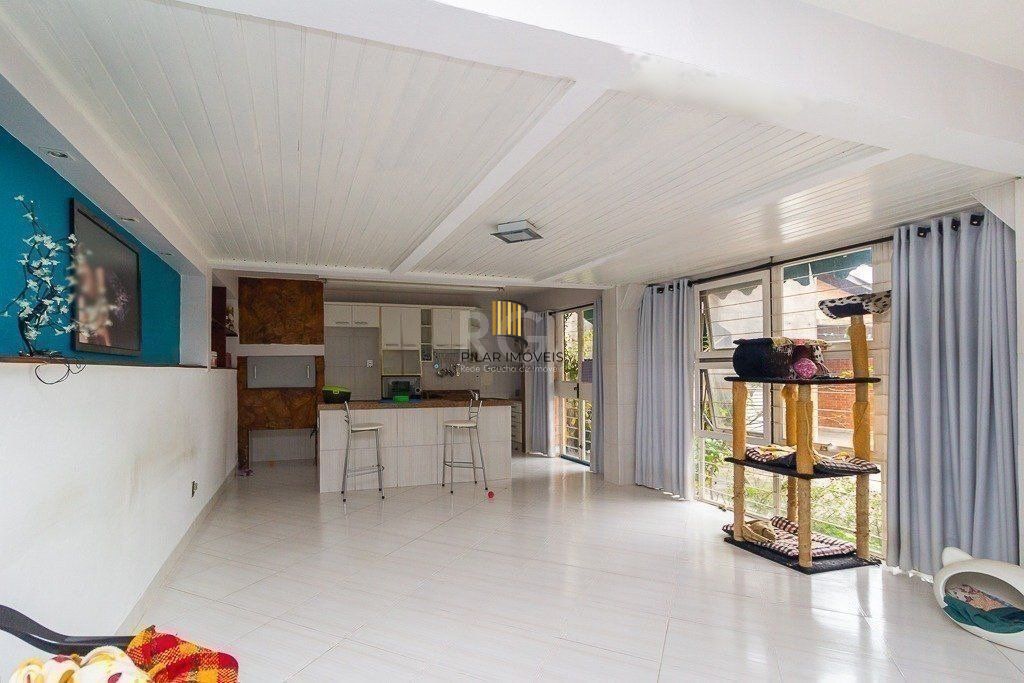 Casa para Venda - 350m², 3 dormitórios, sendo 2 suites, 5 vagas - Santo Antonio