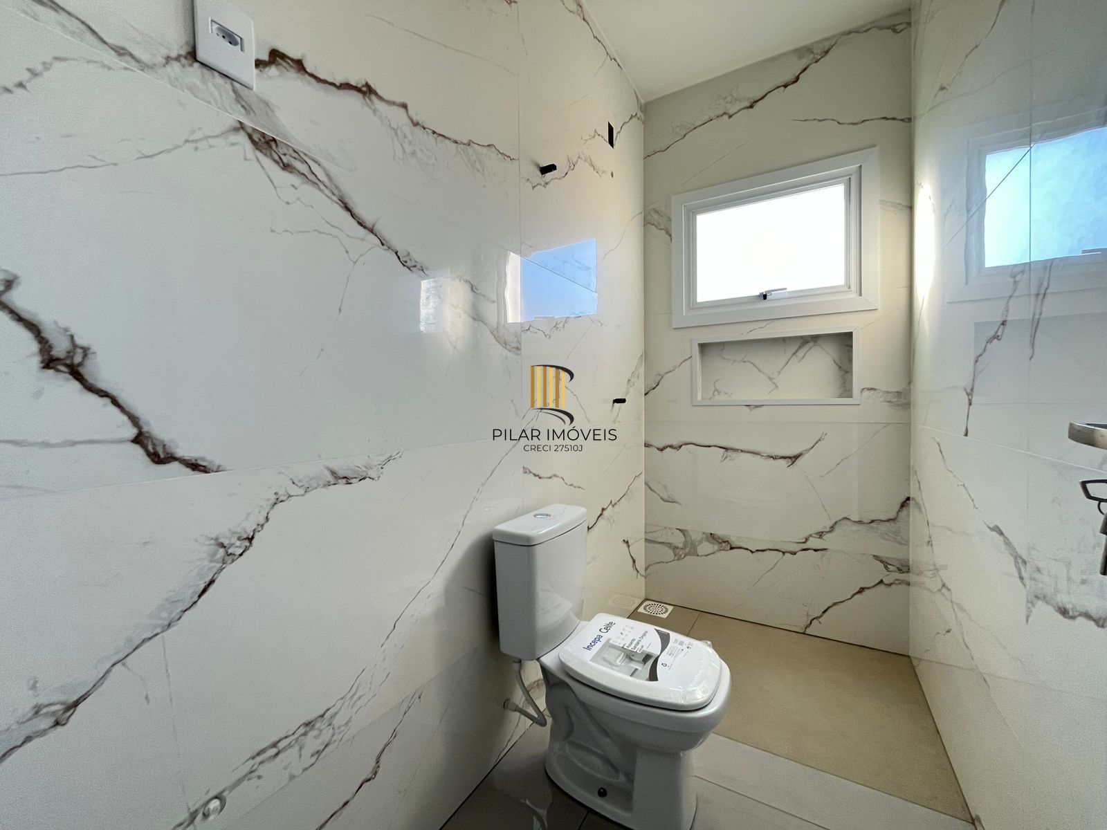 Casa de 3 Quartos de alto padrão, com excelente acabamento, perfeita para quem busca conforto, estilo e funcionalidade.