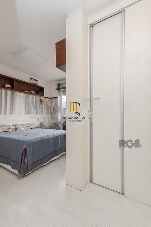 Casa de Condomínio 4 dormitórios no bairro Jardim Carvalho