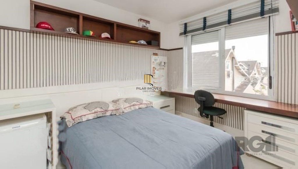 Casa de Condomínio 4 dormitórios no bairro Jardim Carvalho