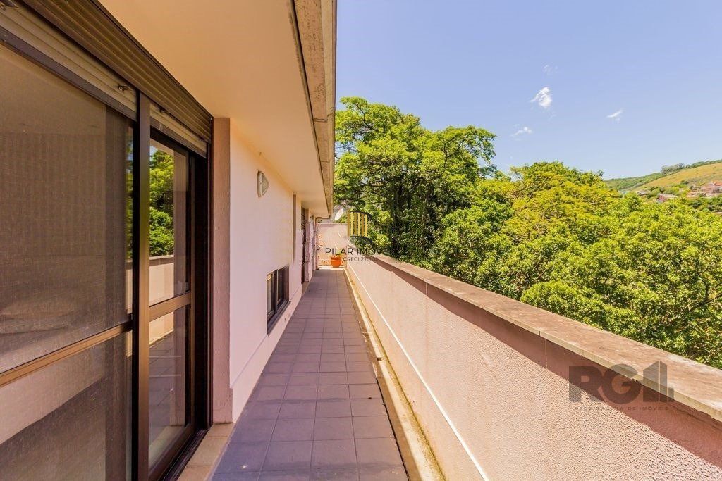 Casa 4 Dormitório(s) Bairro Glória