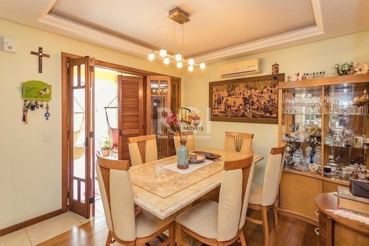 Casa para Venda - 304m², 4 dormitórios, sendo 1 suites, 3 vagas - Jardim Lindóia