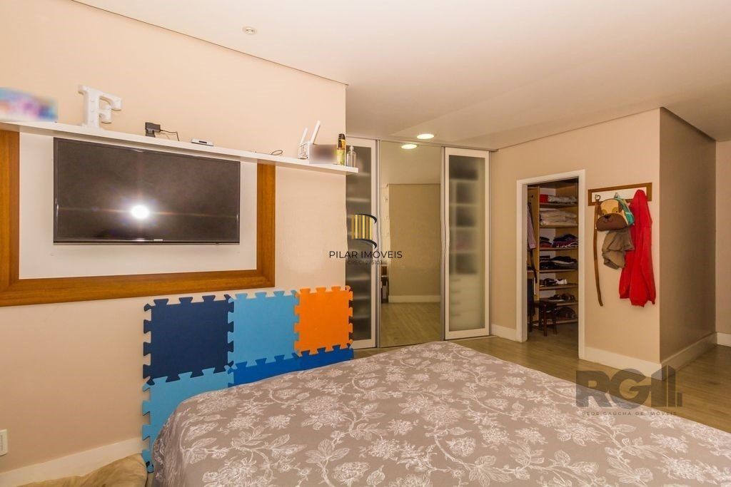 Casa 4 Dormitório(s) Bairro Glória