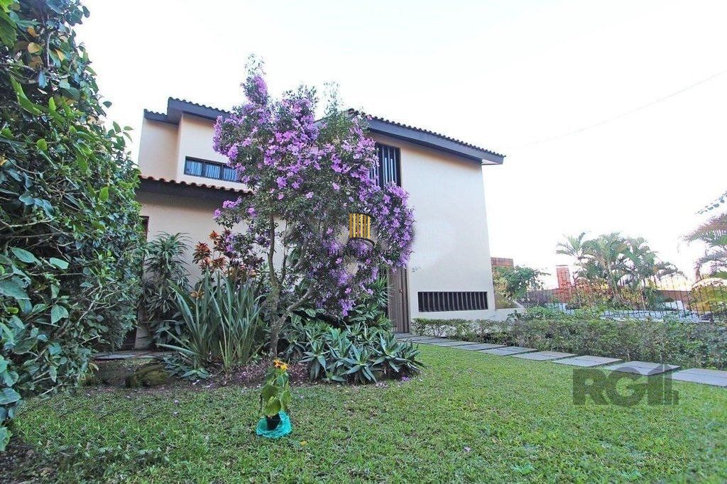 Casa 4 dormitórios no bairro Três Figueiras