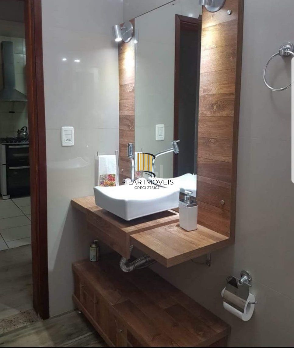 Casa para Venda - 239m², 3 dormitórios, sendo 1 suites, 2 vagas - Alto Petrópolis