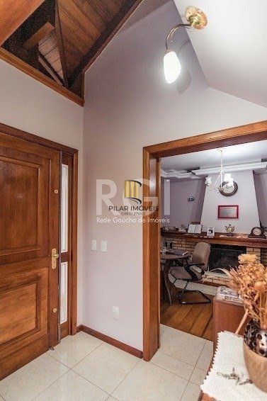 Casa para Venda - 304m², 4 dormitórios, sendo 1 suites, 3 vagas - Jardim Lindóia