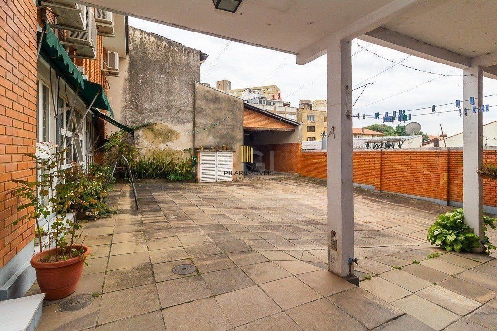 Casa para Venda - 350m², 3 dormitórios, sendo 2 suites, 5 vagas - Santo Antonio