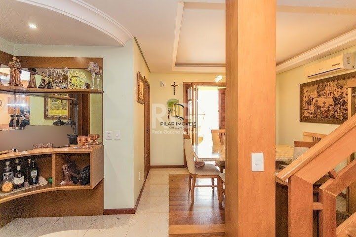 Casa para Venda - 304m², 4 dormitórios, sendo 1 suites, 3 vagas - Jardim Lindóia