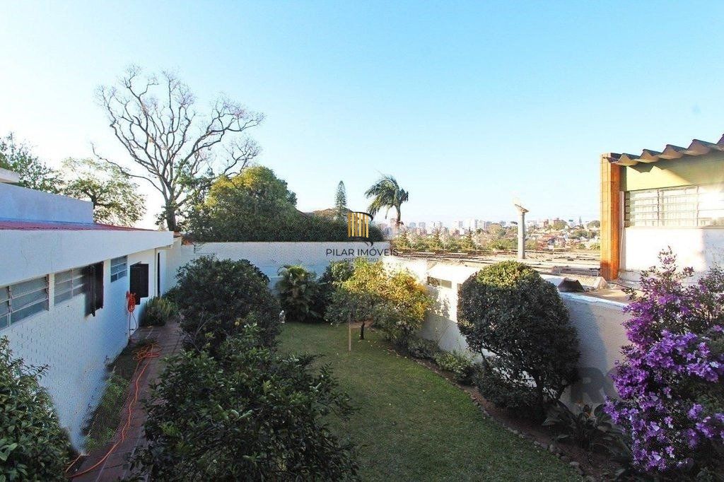 Casa 4 dormitórios no bairro Três Figueiras