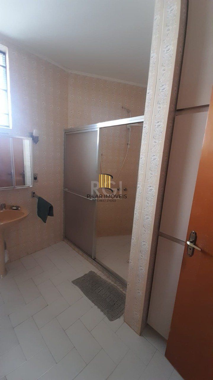 Casa para Venda - 250m², 3 dormitórios, sendo 1 suites, 3 vagas - Chácara das Pedras
