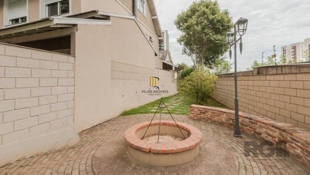 Casa de Condomínio 4 dormitórios no bairro Jardim Carvalho