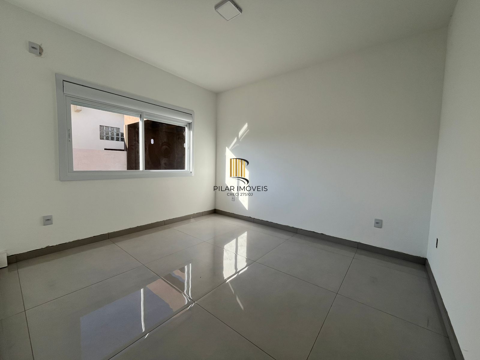 Casa de 3 Quartos de alto padrão, com excelente acabamento, perfeita para quem busca conforto, estilo e funcionalidade.