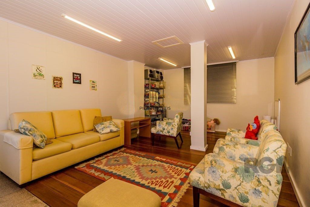 Casa 4 Dormitório(s) Bairro Glória