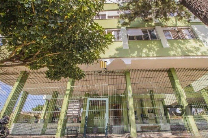 Cobertura de 90m² - 3 dormitórios, 2 banheiros, terraço com churrasqueira e 1 vaga de garagem no Bom Jesus