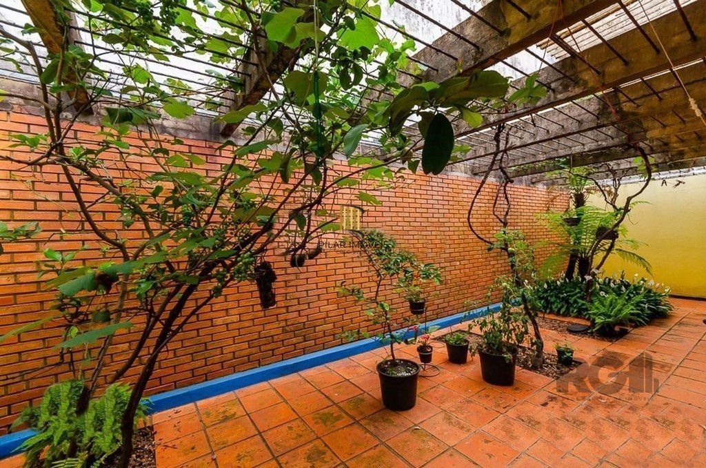 Casa 4 Dormitório(s) Bairro Chácara das Pedras