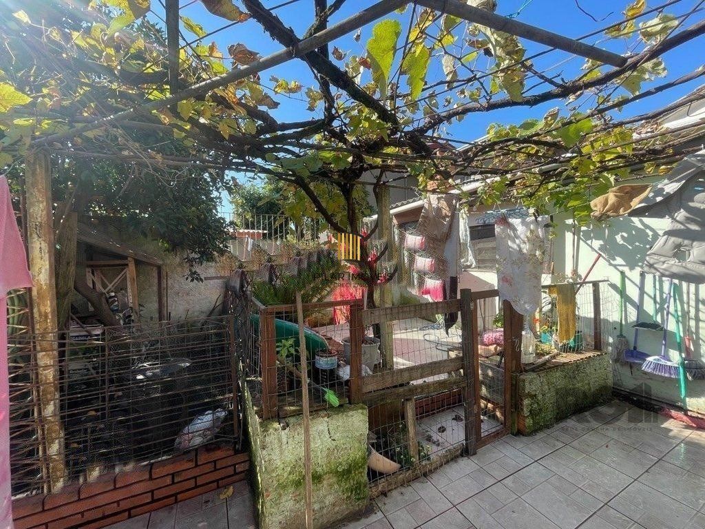 Casa 4 Dormitório(s) Bairro Partenon