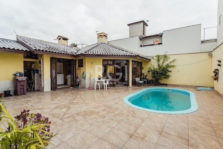 Casa para Venda - 304m², 4 dormitórios, sendo 1 suites, 3 vagas - Jardim Lindóia