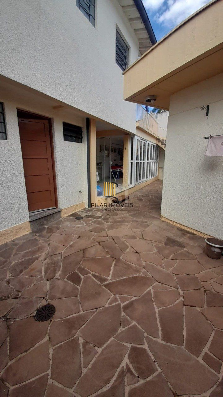 Casa para Venda - 250m², 3 dormitórios, sendo 1 suites, 3 vagas - Chácara das Pedras