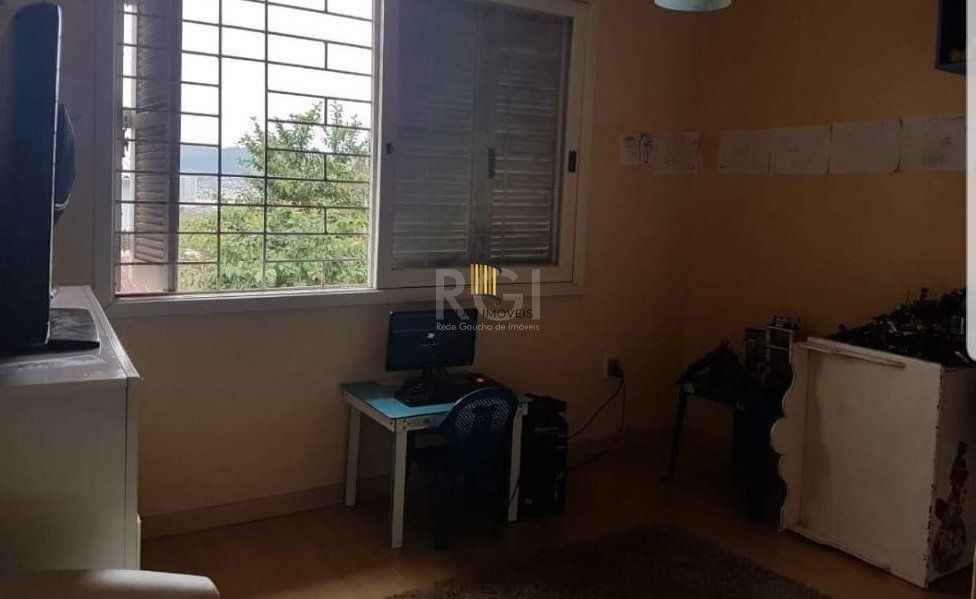 Casa para Venda - 239m², 3 dormitórios, sendo 1 suites, 2 vagas - Alto Petrópolis