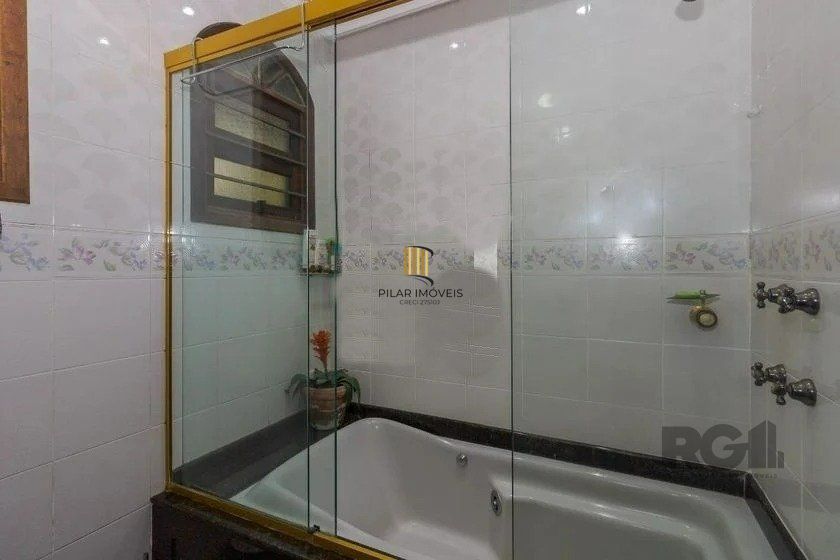 Casa 4 dormitórios no bairro Passo da Areia