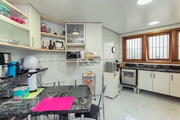 Casa para Venda - 304m², 4 dormitórios, sendo 1 suites, 3 vagas - Jardim Lindóia