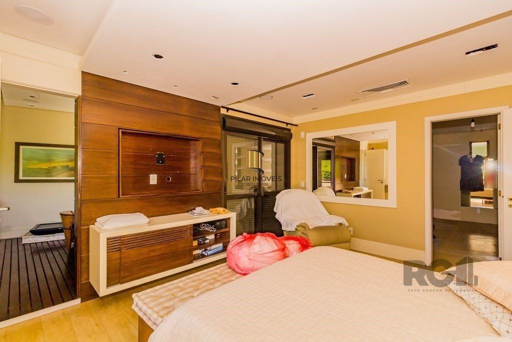 Casa 4 Dormitório(s) Bairro Glória