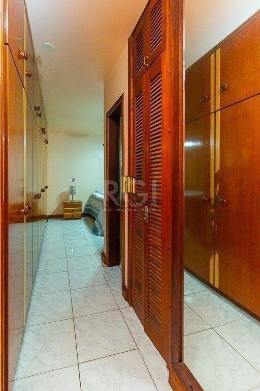 Casa para Venda - 350m², 3 dormitórios, sendo 2 suites, 5 vagas - Santo Antonio