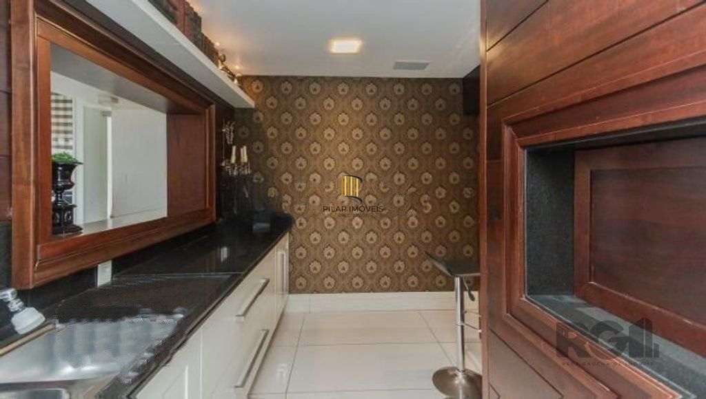 Casa de Condomínio 4 dormitórios no bairro Jardim Carvalho