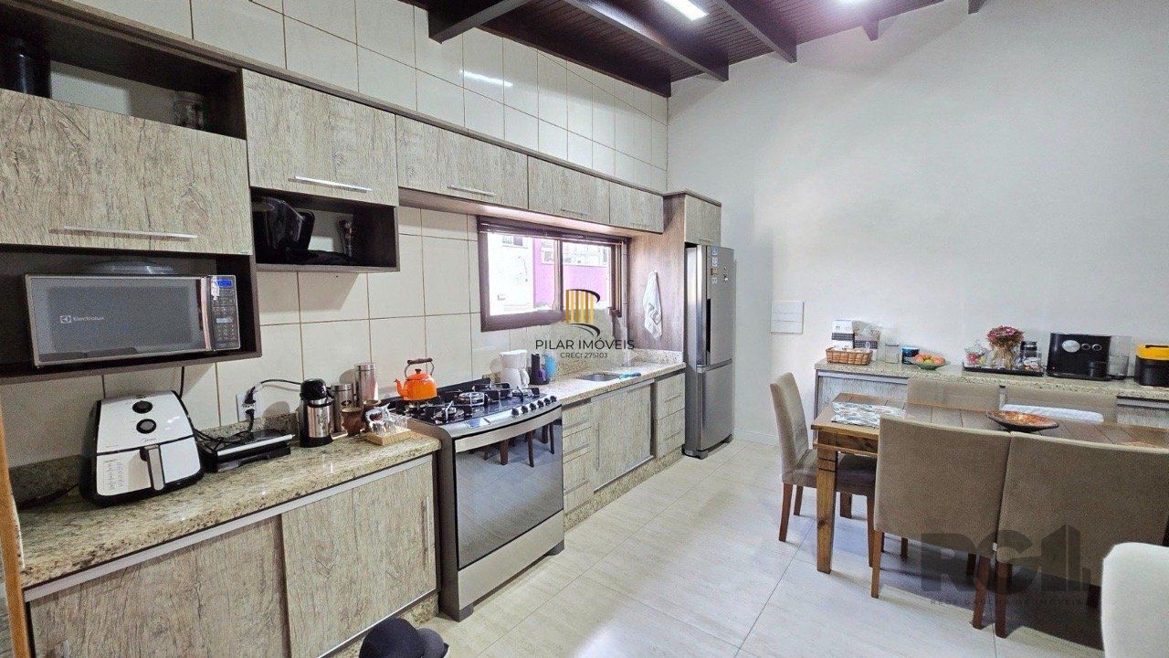 Cobertura de 90m² - 3 dormitórios, 2 banheiros, terraço com churrasqueira e 1 vaga de garagem no Bom Jesus