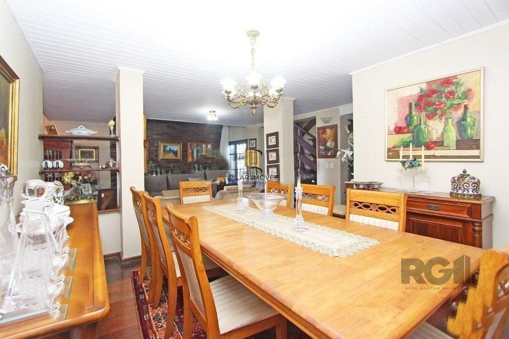 Casa 4 dormitórios no bairro Três Figueiras