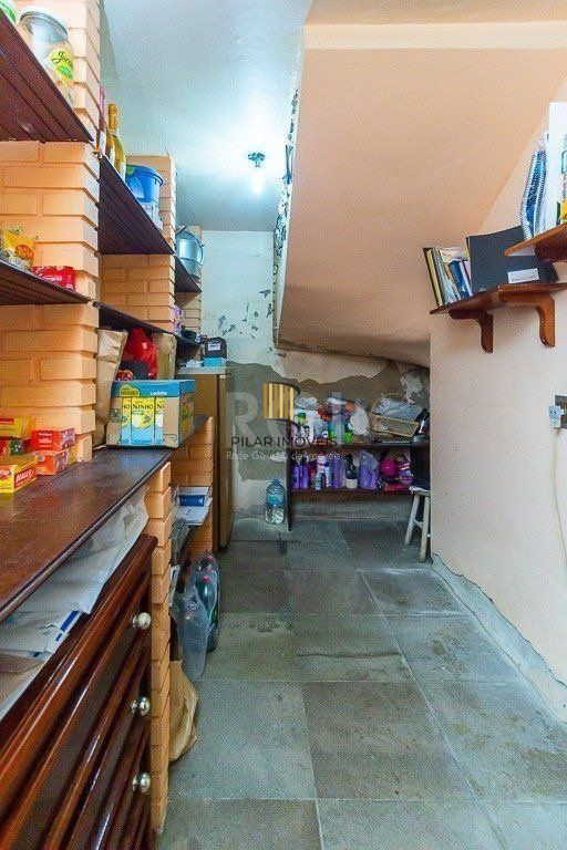 Casa para Venda - 350m², 3 dormitórios, sendo 2 suites, 5 vagas - Santo Antonio